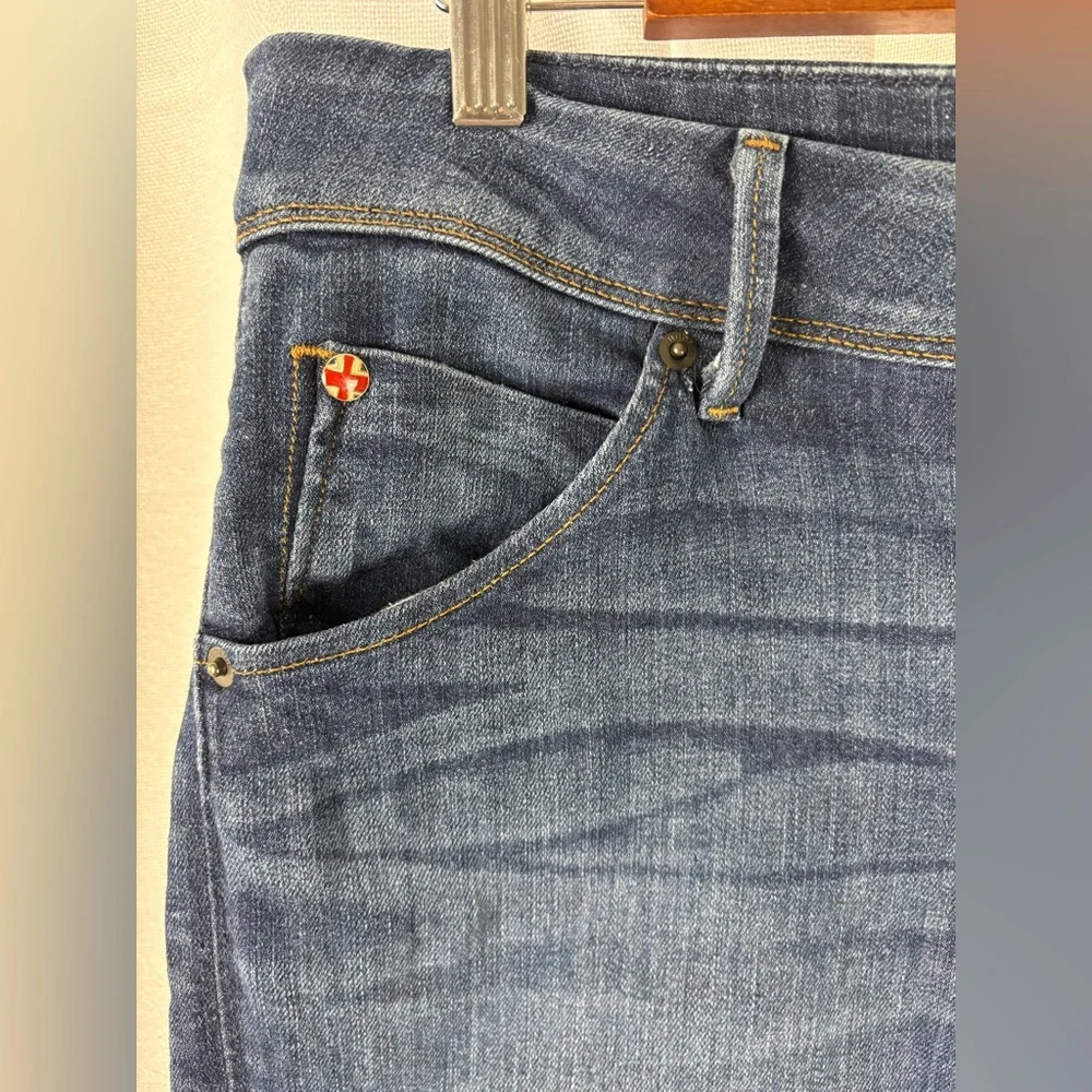 HUDSON Collin Flap Pocket Skinny Jean Size 32 Distressed EUC 612‎